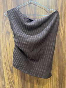 H&amp;M TEXTURED ONE-SHOULDER TOP