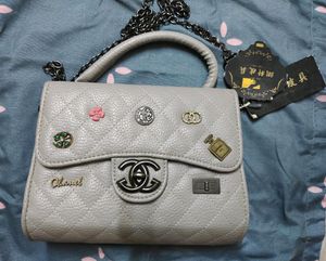 Item-KBG49/BRAND NEW/2 IN ONE/STURDY/Grey Colour Beautiful Handbag with Sling &amp; Handle.