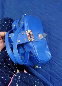 Vibrant Blue Handbag with Embellished Clasp