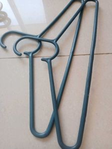 Set of 5 Durable Plastic Hangers