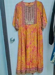 Beautiful Floral Print Kurti (W)....... Ee...