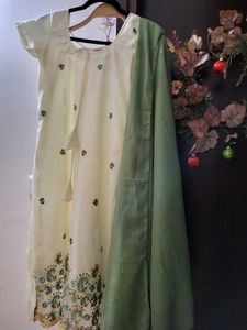 white salwer suit with Dupatta
