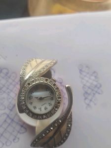 Elegant Leaf Design Watch with Crystal Accents