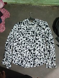 Stylish Black and White Patterned Top