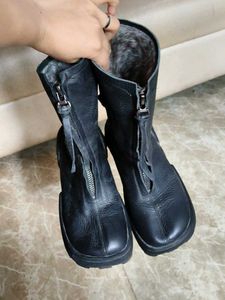 Chic Black Leather Zipper Boots