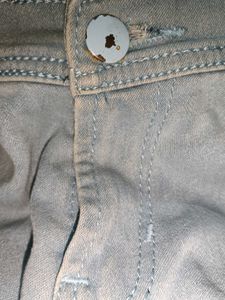 slim jeans with back embroidered pockets