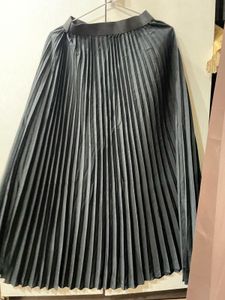 Elegant Pleated Midi Skirt