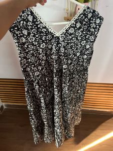 Chic Black &amp; White Floral Dress