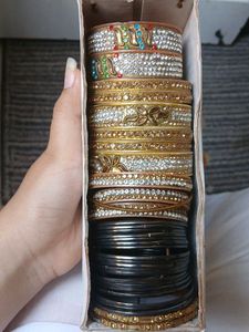 kids Set of Embellished & Plain Bangles