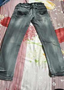Stylish Gray Jeans with tshirt