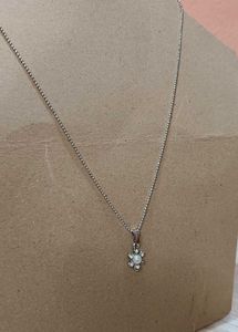 Elegant Flower Pendant Necklace