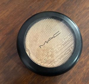 MAC Highlighter (whisper light)