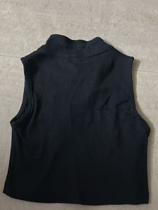Chic Black Ribbed Collared Sleeveless Top