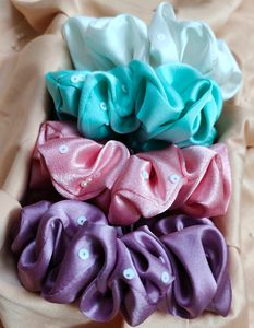 4 Pastel Colours Scrunchies (80rs/-)