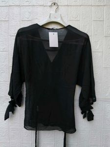 New with tag Chic Black V-Neck Long Sleeve Blouse