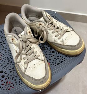 LUNAR Women's Cream Sneakers