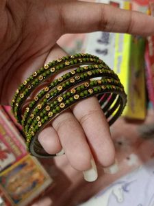 Set of 6 Elegant Green Bangles