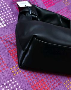Tommy Jeans TJW City Girl Shoulder Bag