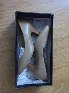 Women's Kitten Heel Pump