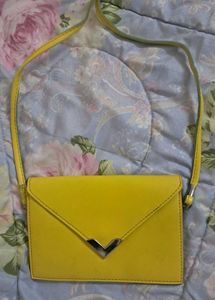 👜 Vintage leather Yellow Envelope sling Bag