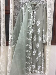 Elegant Pakistani kurta set