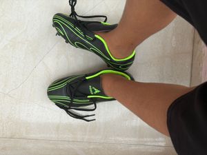 sports football shoes