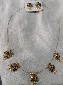 Elegant Gold Necklace and Earrings Set