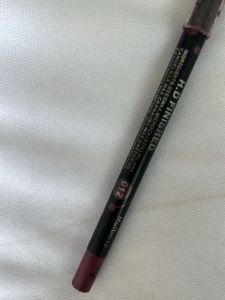 2 Lip Pencils Mars &amp; Mary jok
