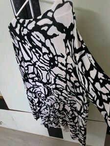 Stylish Black &amp; White Knit Cardigan