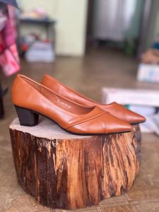 Women’s Tan Shoes (BRAND NEW‼️)