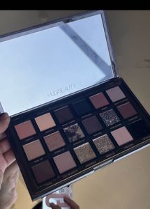 Huda Beauty Pretty Grunge Eyeshadow Palette