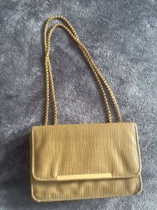 Stylish Textured sling with Gold Chain