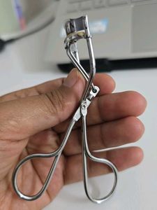 Vega Eyelash Curler