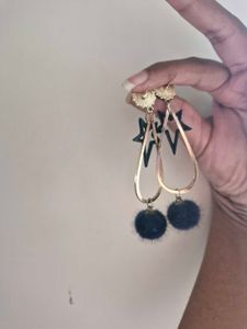Stylish Star &amp; Pom-Pom Earring