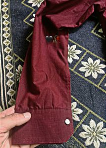 Maroon Men's Collar Kurta – Excellent ConditionDes