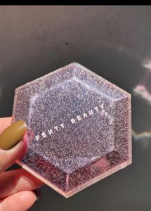 FENTY BEAUTY HIGHLIGHTER