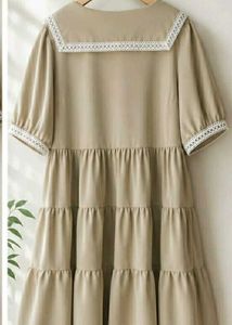 Chic Tiered Midi Dress with Lace Trim