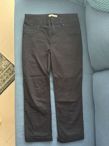 jet Black well fitted 3/4 leg jeans