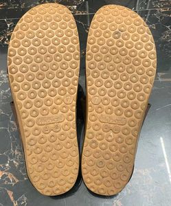 Soft comfy slippers used twice, minor top marks, g