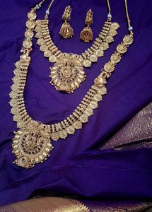 Traditional Gold Tone Necklace & Earring Set