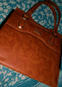 Elegant Tan Handbag