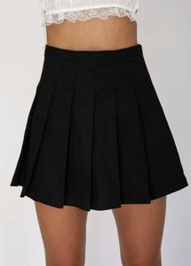 Chic Black Pleated Skirt