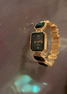 Elegant Gold Watch with Black Accents