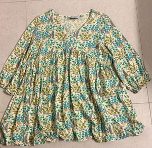 Flowy Floral Print V-Neck Tunic Top
