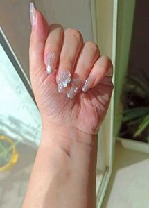 Pretty Press-On Nails with Floral Design