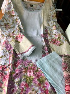 Beautiful Floral Print Kurta Set