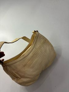 Stylish Cream Croc-Embossed Shoulder Bag