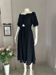 Chic Black Cutout Midi Dress