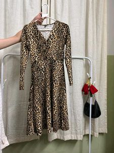 Chic Leopard Print Midi Dress
