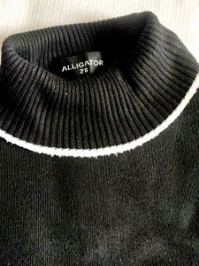 Cute Black Turtle neck Top 👍